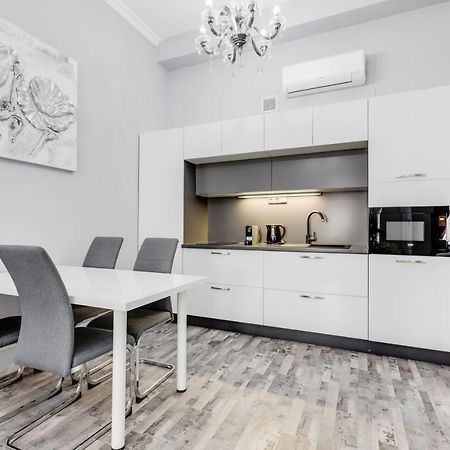 Apartment Thunovska 10 Praag Buitenkant foto