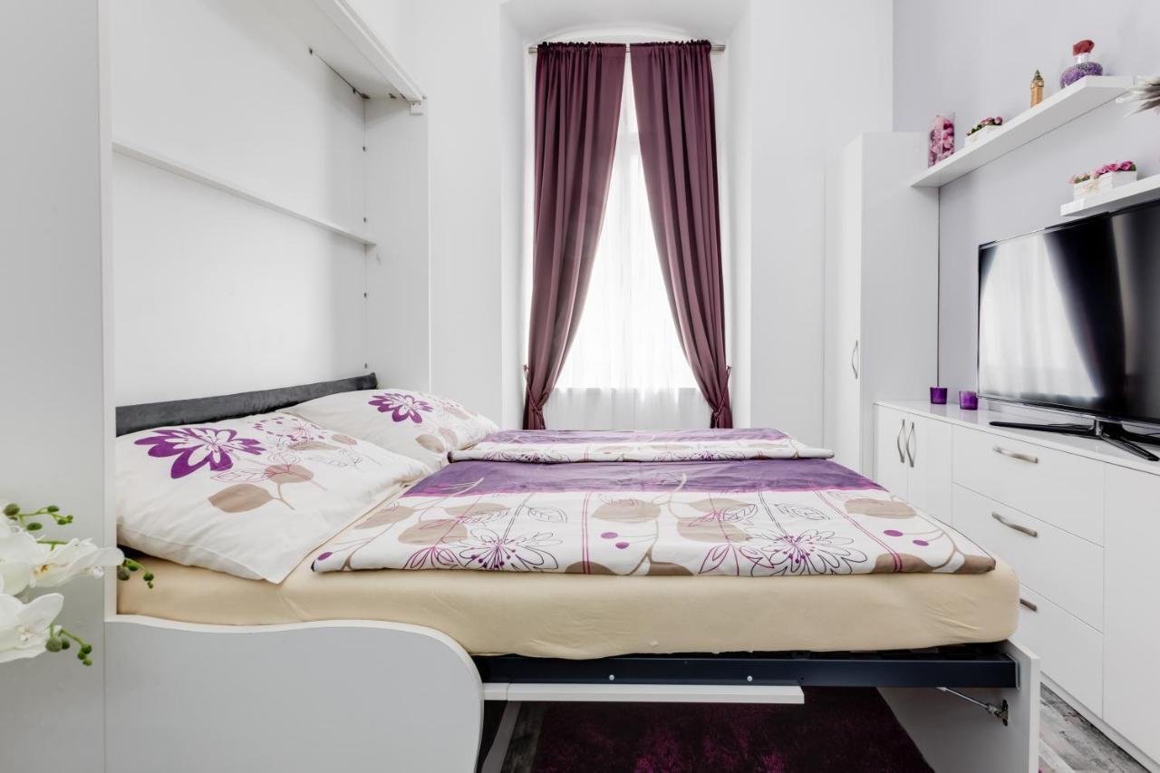 Apartment Thunovska 10 Praag Buitenkant foto