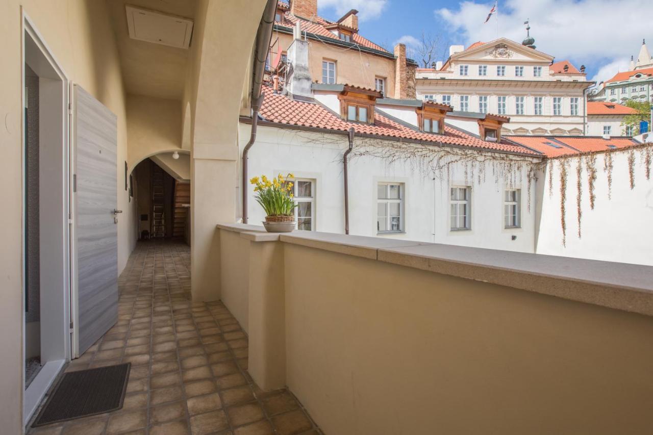Apartment Thunovska 10 Praag Buitenkant foto