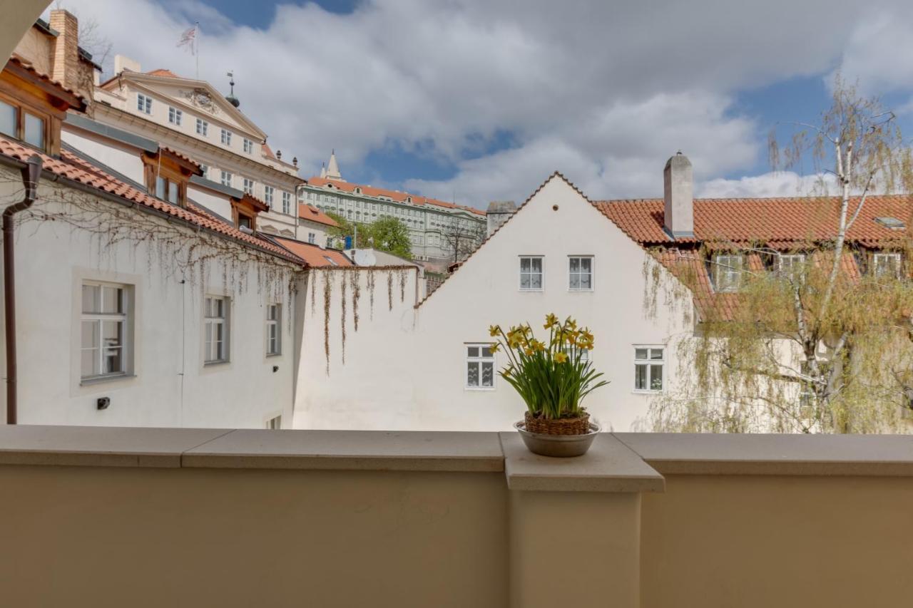 Apartment Thunovska 10 Praag Buitenkant foto